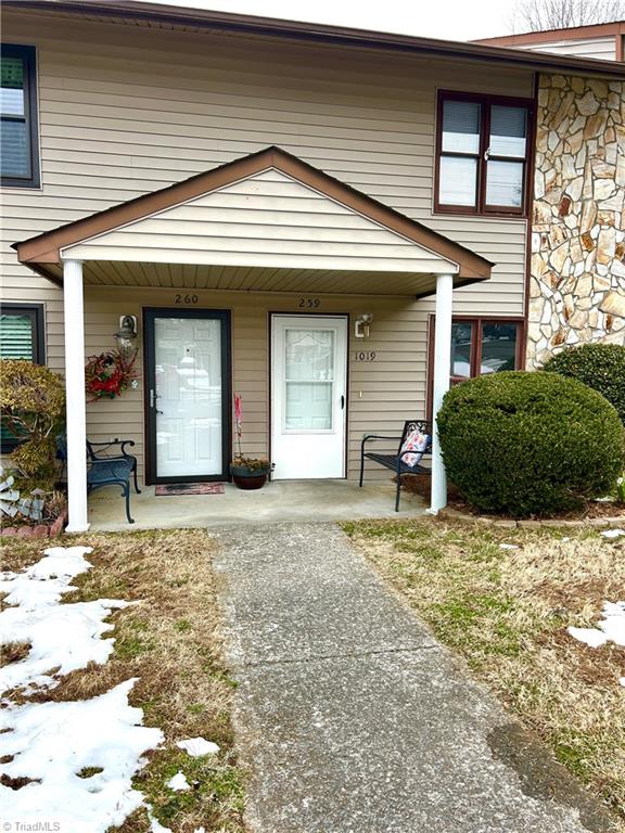 1019 Cedar Place Court, Winston-Salem