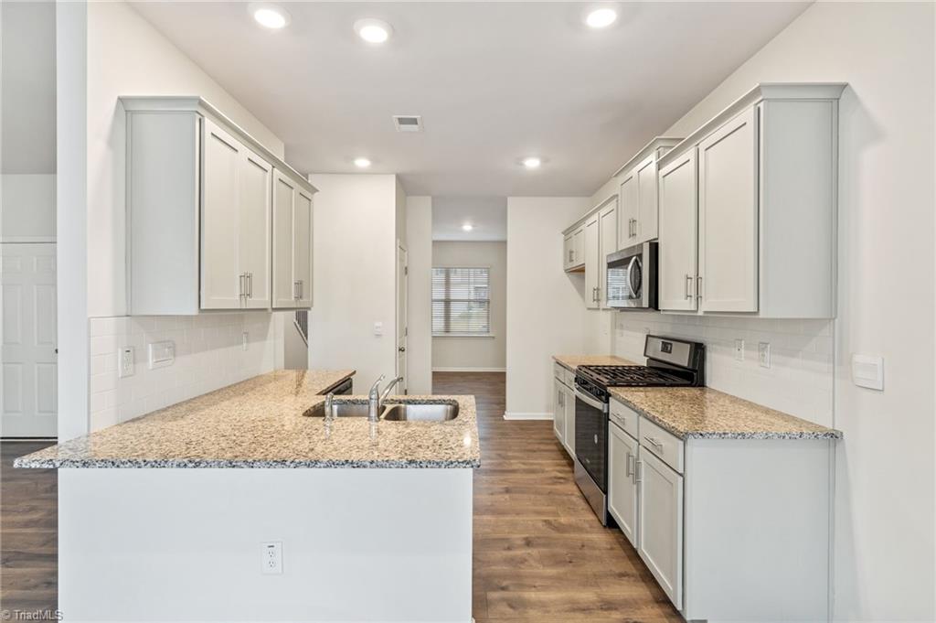 3696 Waterford Oak Court