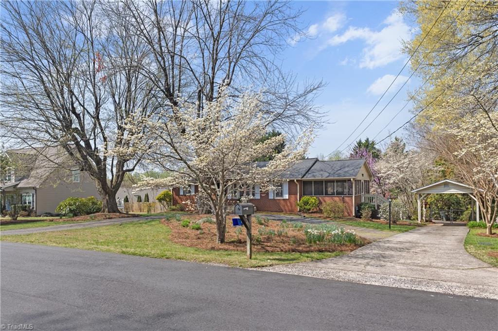 410 Lynhaven Drive, Winston-Salem
