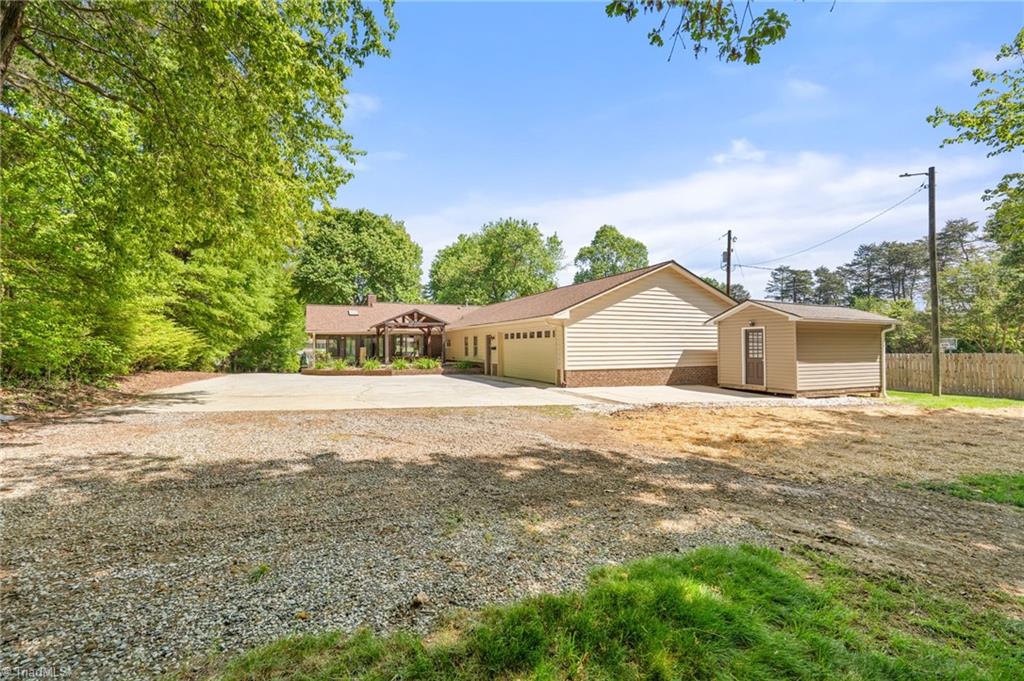 2216 Whites Mill Road