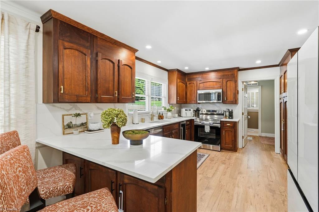 3326 Sedgefield Road