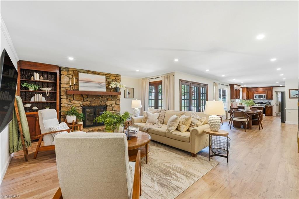 3326 Sedgefield Road