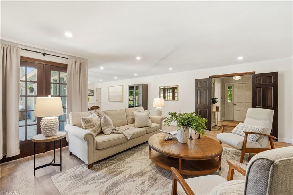 3326 Sedgefield Road