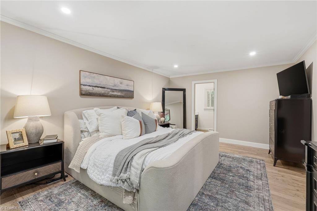 3326 Sedgefield Road