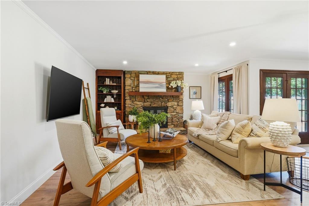 3326 Sedgefield Road