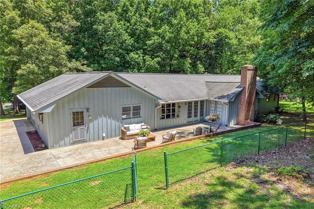 3326 Sedgefield Road