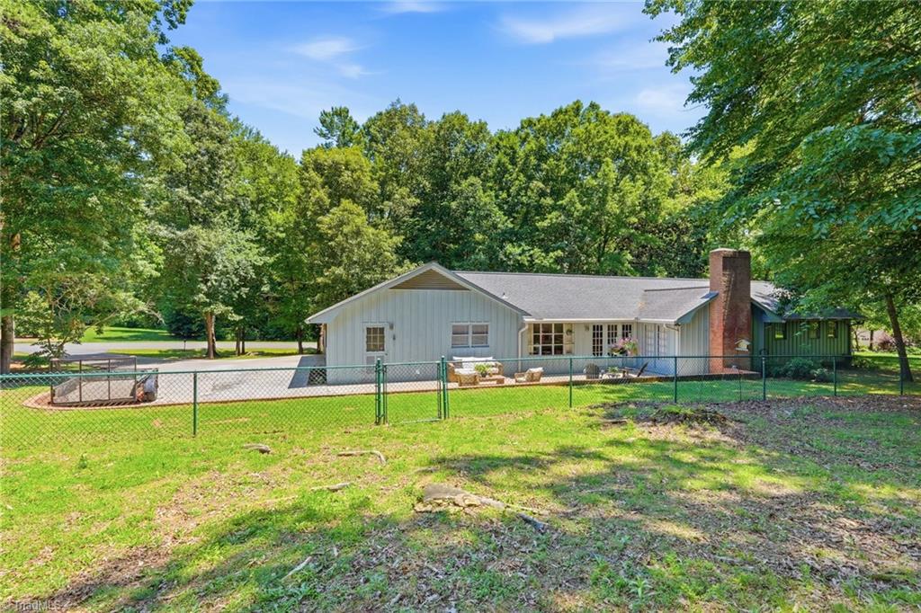 3326 Sedgefield Road