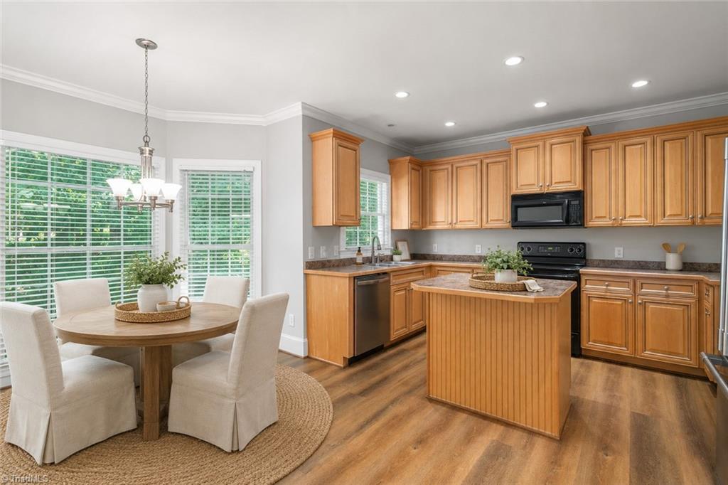 4402 Sabre Court