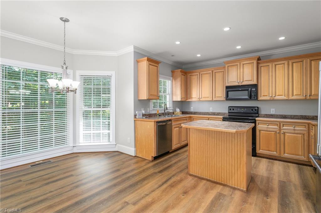 4402 Sabre Court