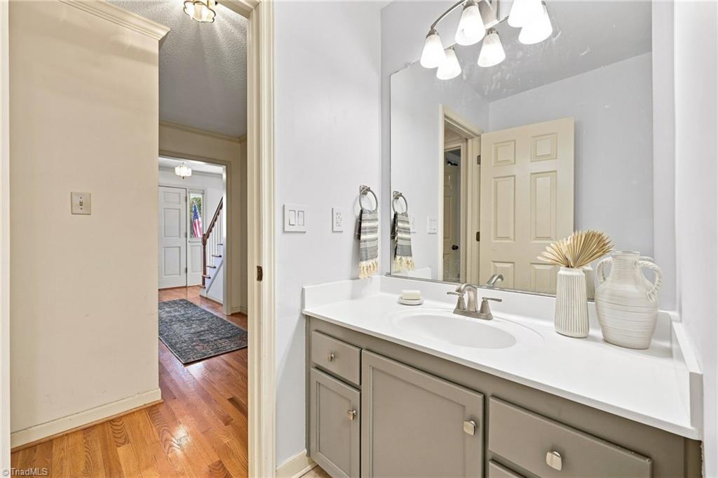 413 Hollinswood Avenue, Winston-Salem