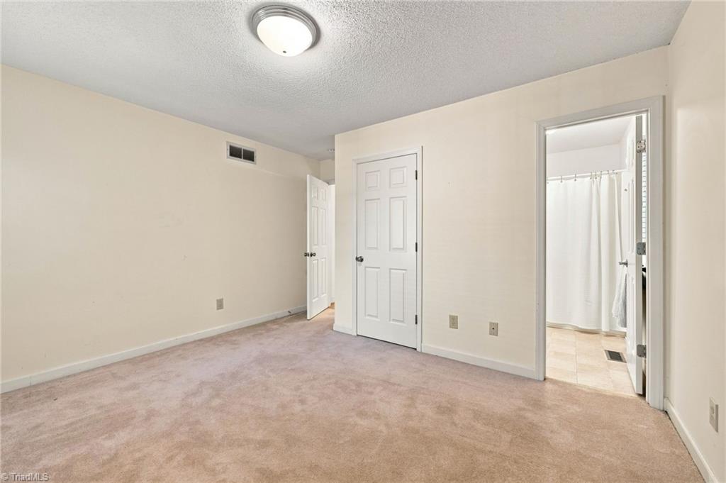 413 Hollinswood Avenue, Winston-Salem