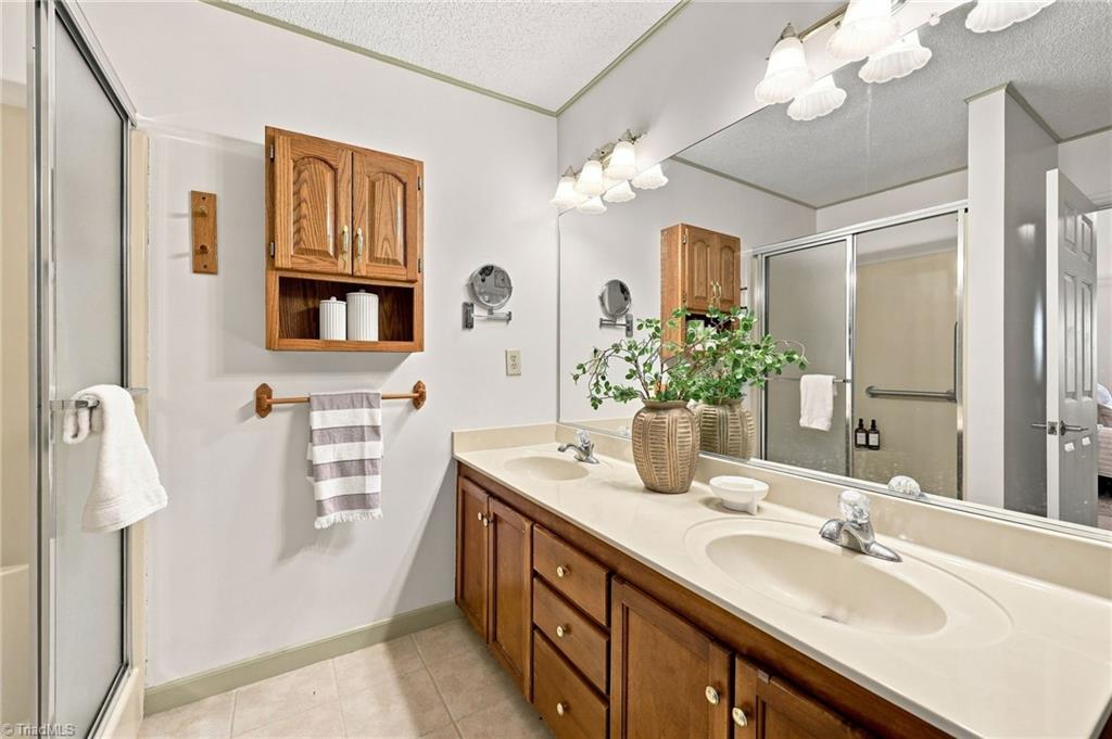 413 Hollinswood Avenue, Winston-Salem