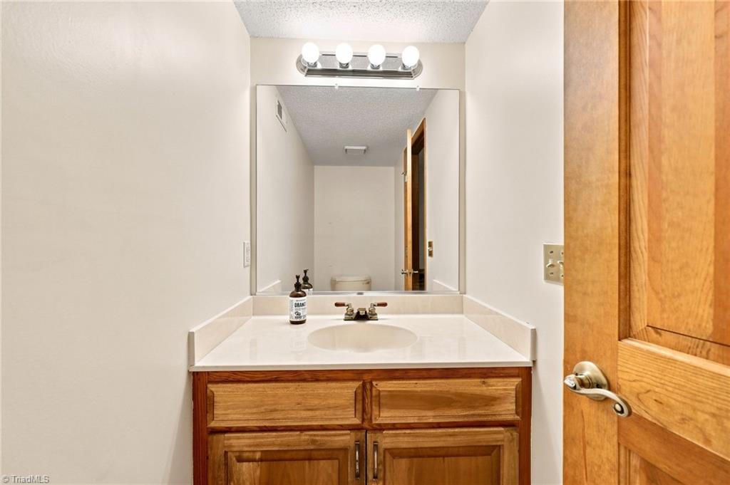 413 Hollinswood Avenue, Winston-Salem