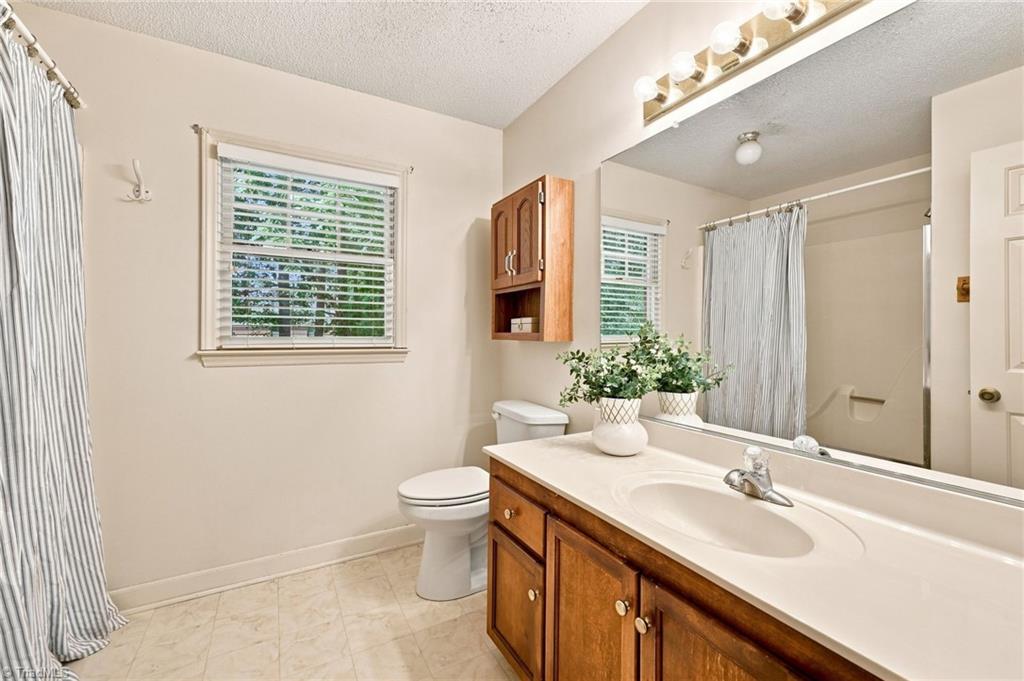 413 Hollinswood Avenue, Winston-Salem