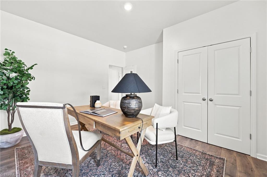 3696 Waterford Oak Court