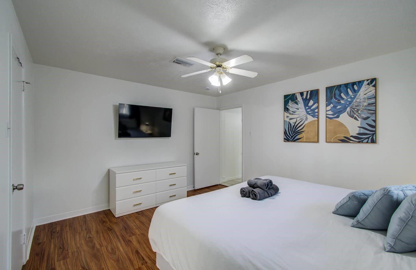 5542 Holly Street # 209