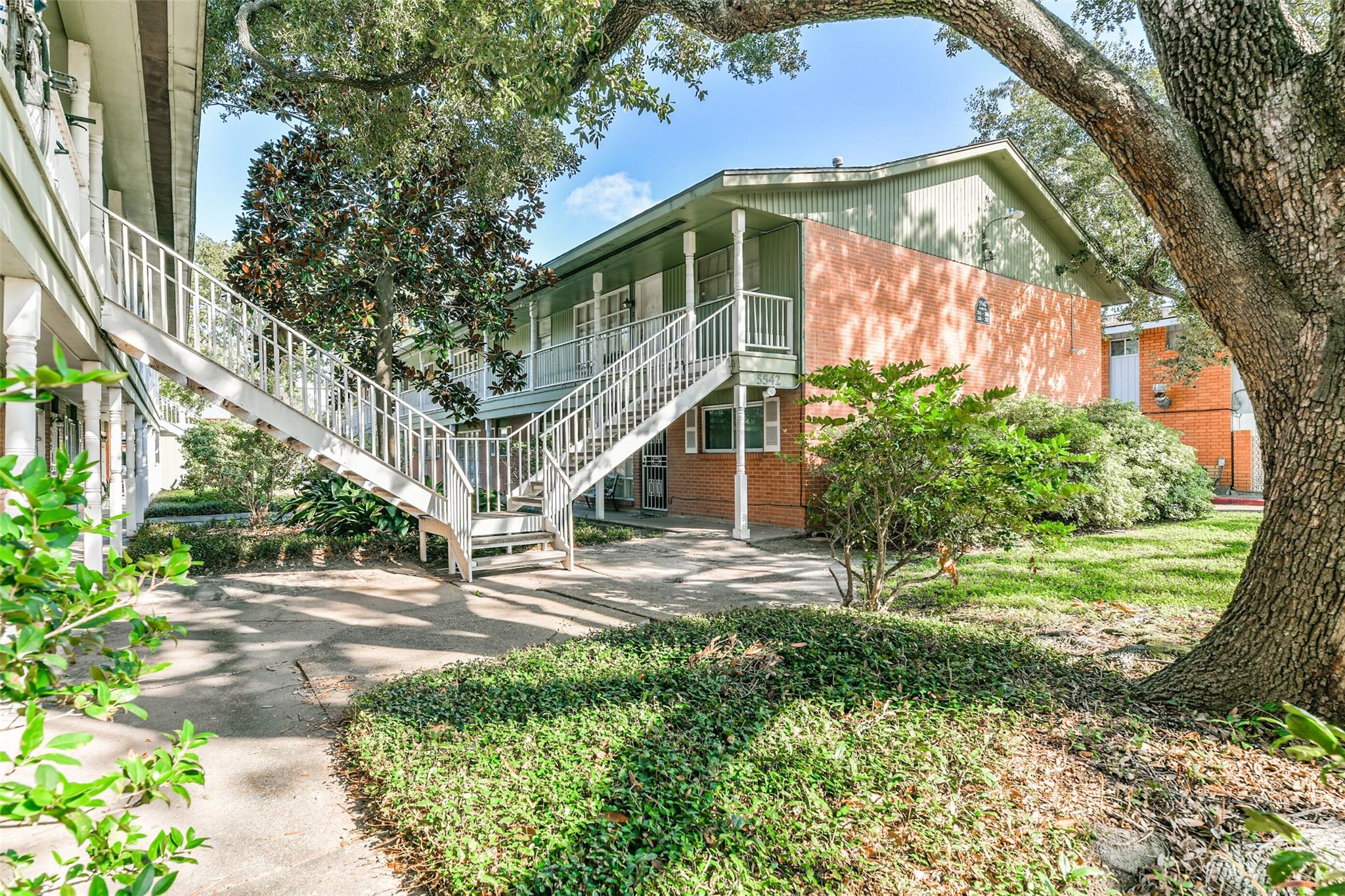 5542 Holly Street # 209