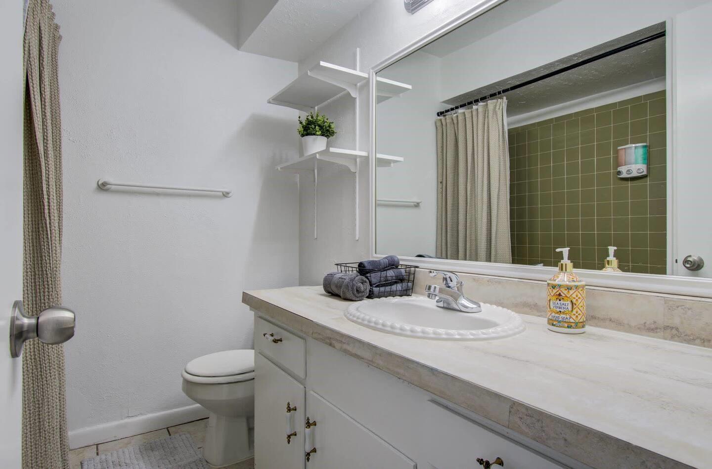 5542 Holly Street # 209
