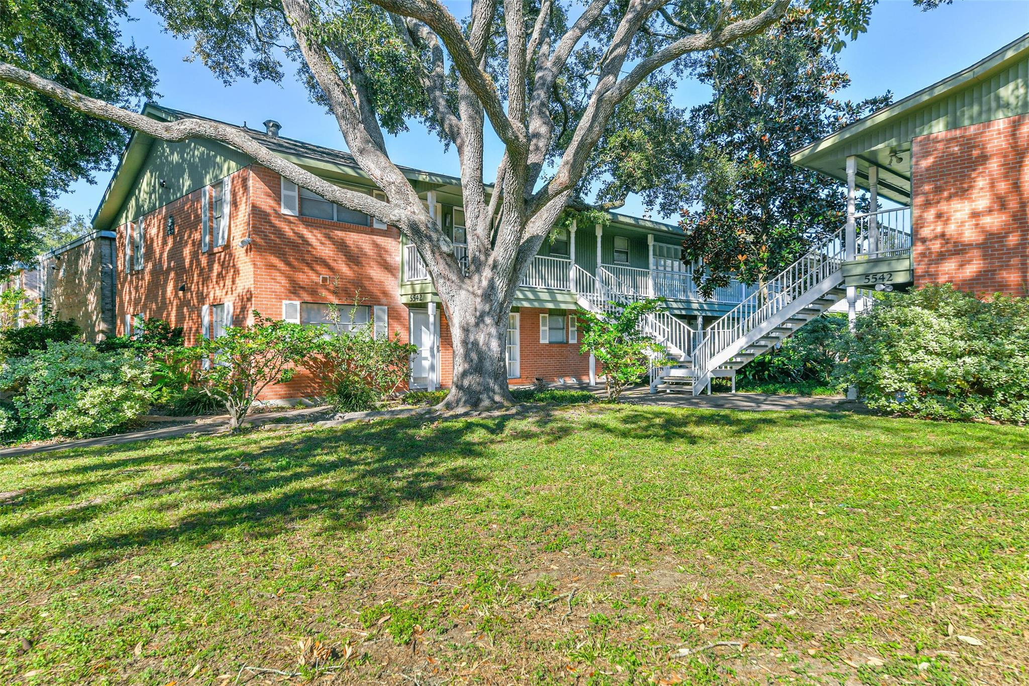 5542 Holly Street # 209