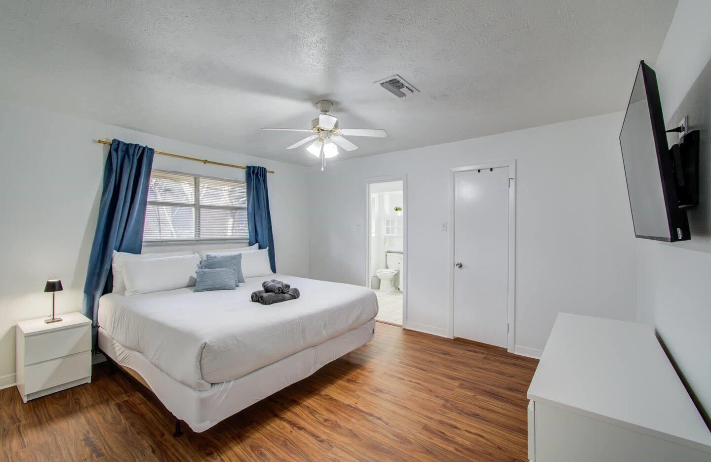 5542 Holly Street # 209