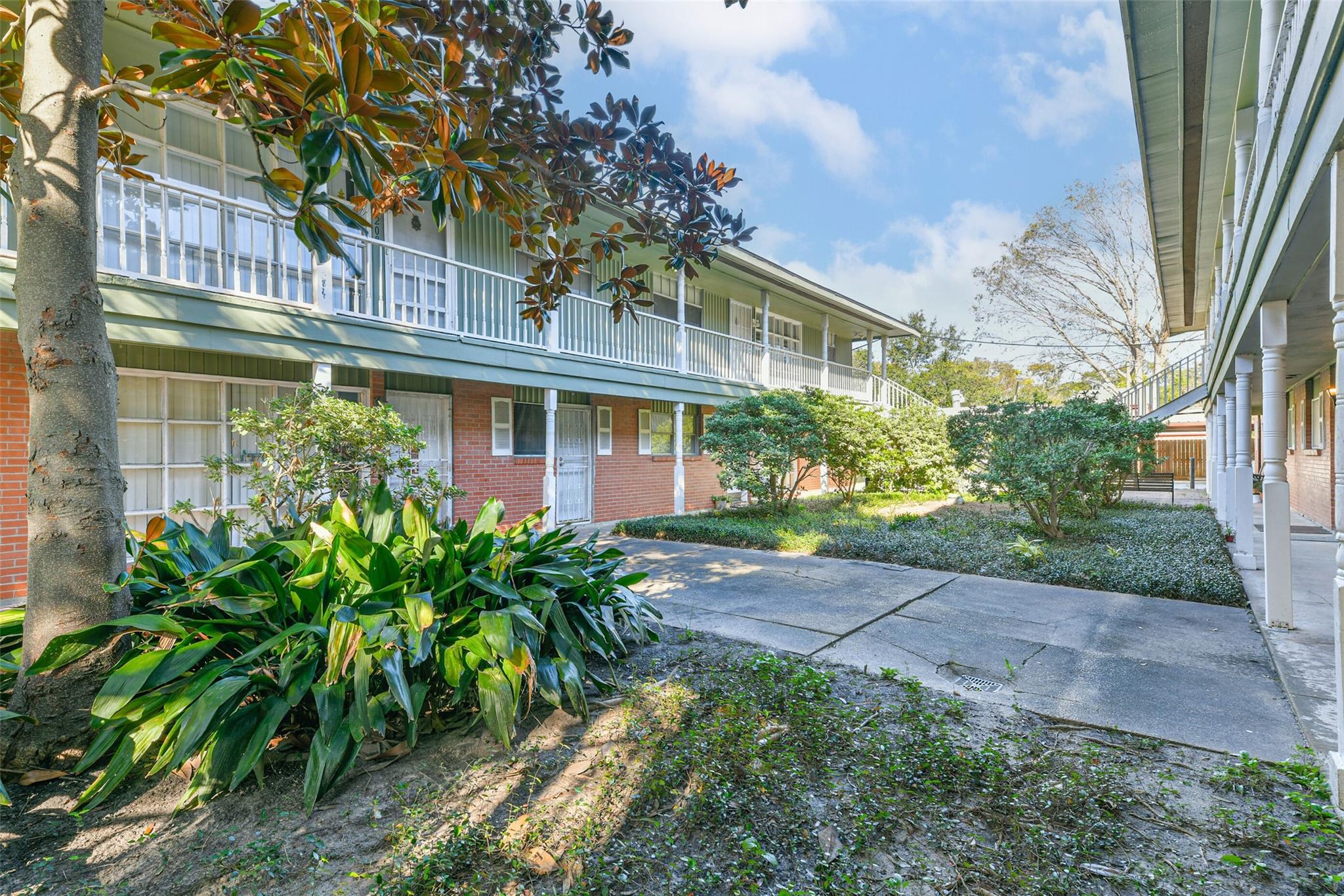 5542 Holly Street # 209