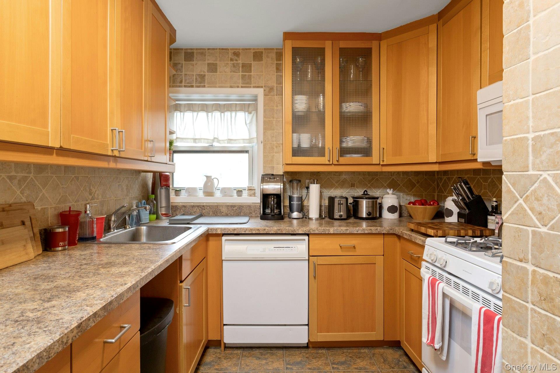 330 S Broadway Unit: B2
