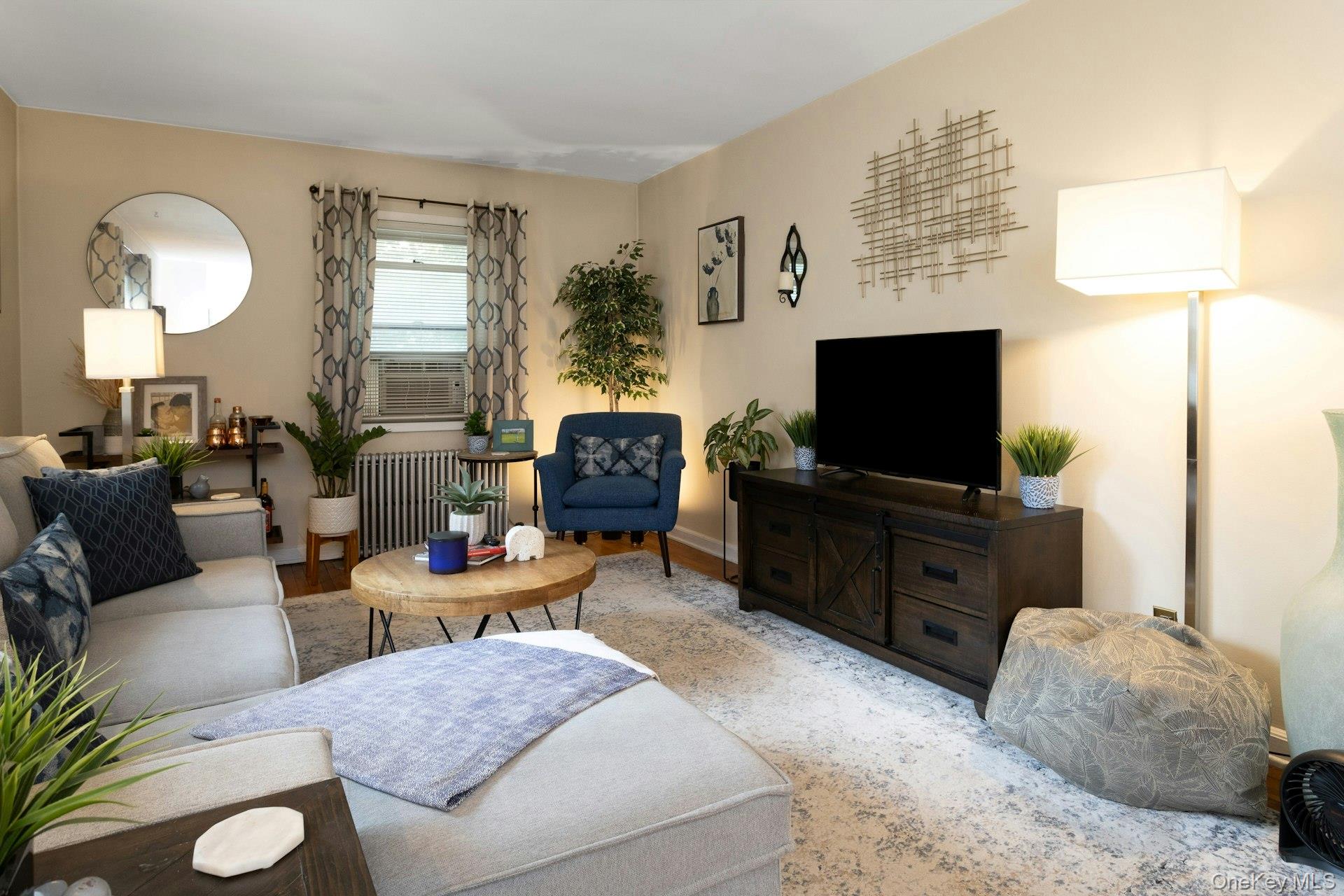330 S Broadway Unit: B2