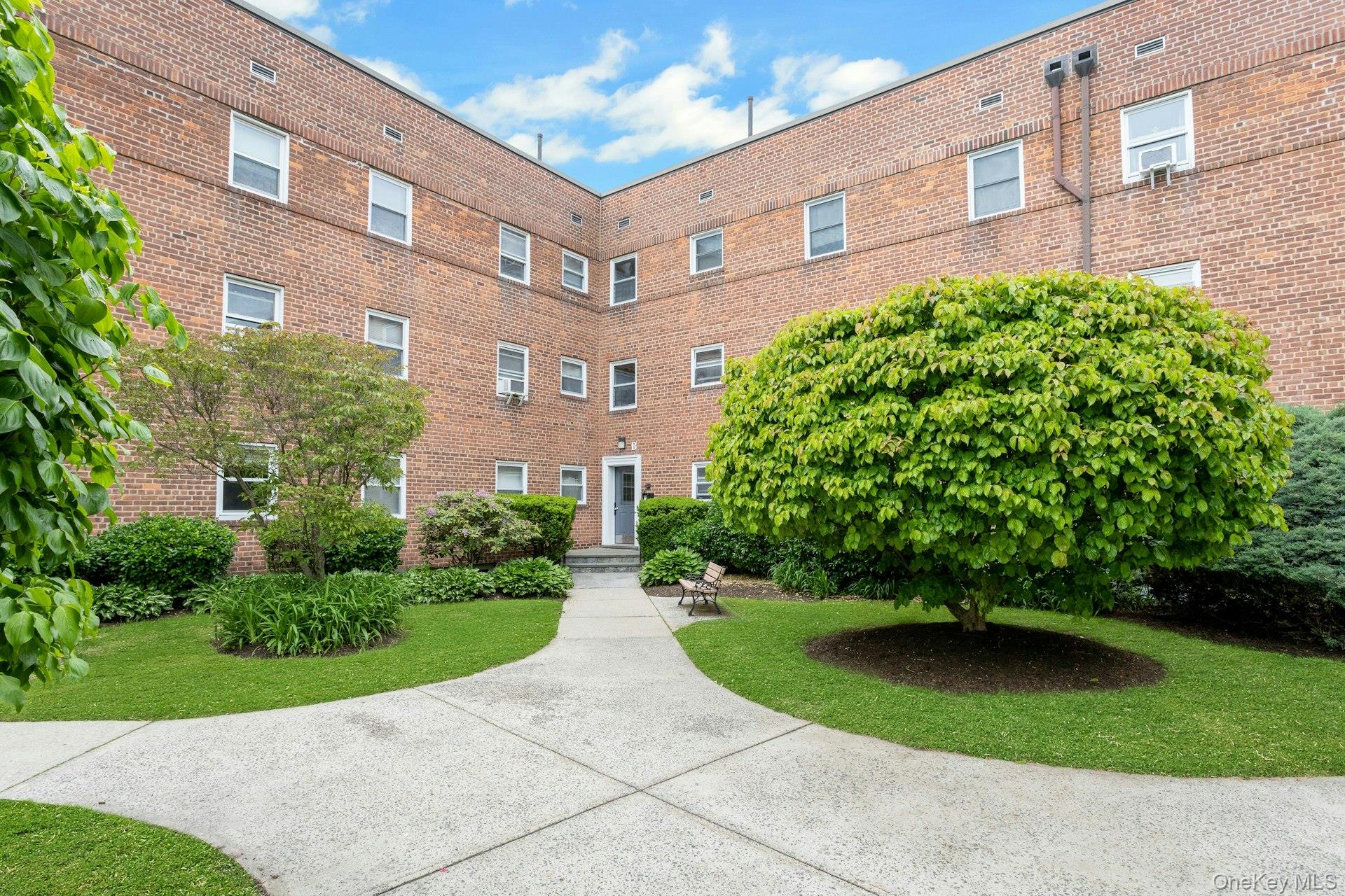 330 S Broadway Unit: B2