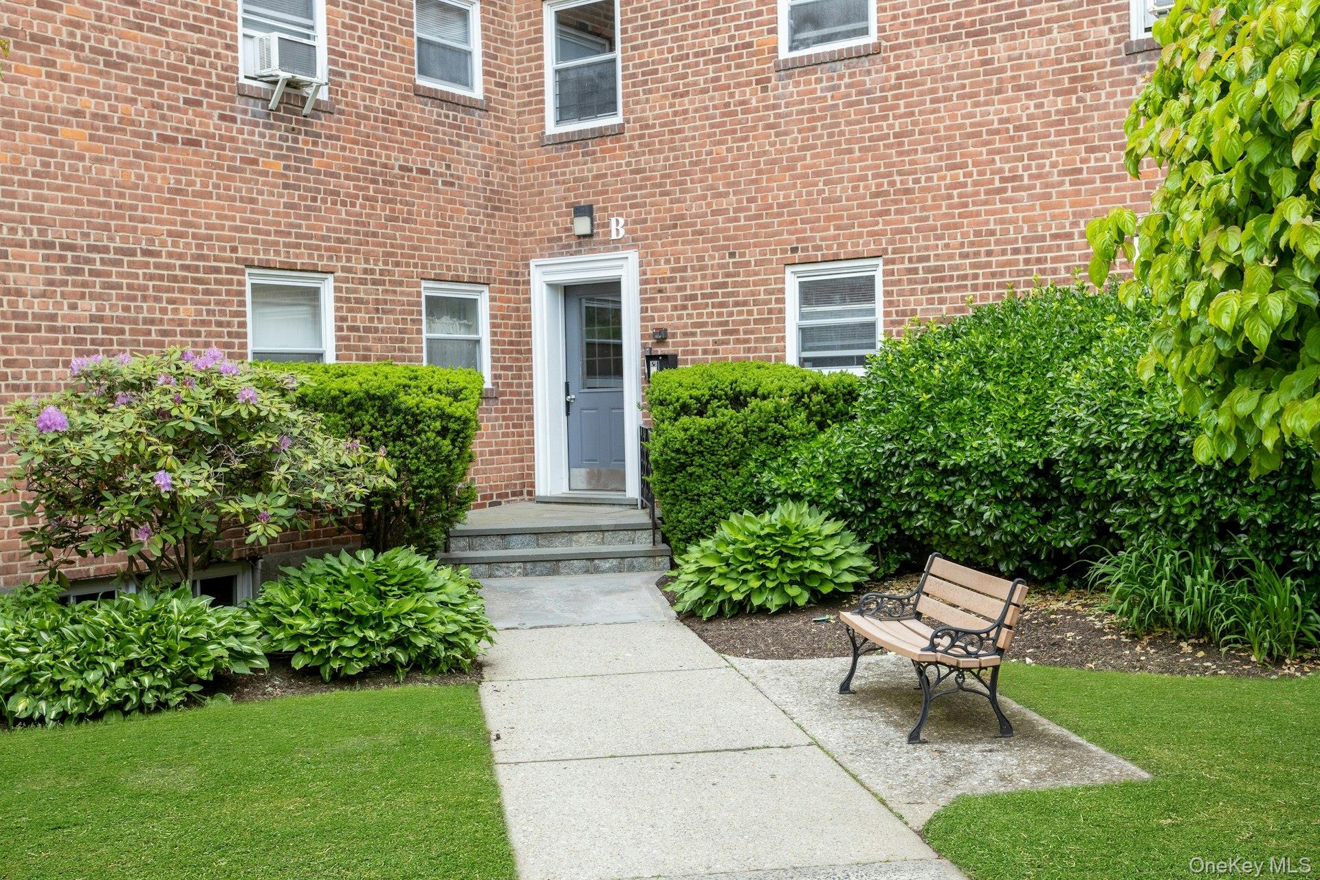 330 S Broadway Unit: B2