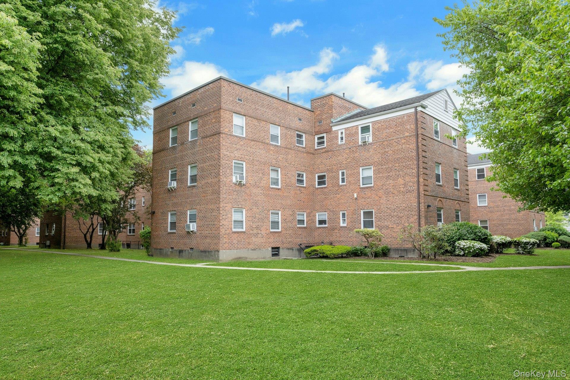 330 S Broadway Unit: B2