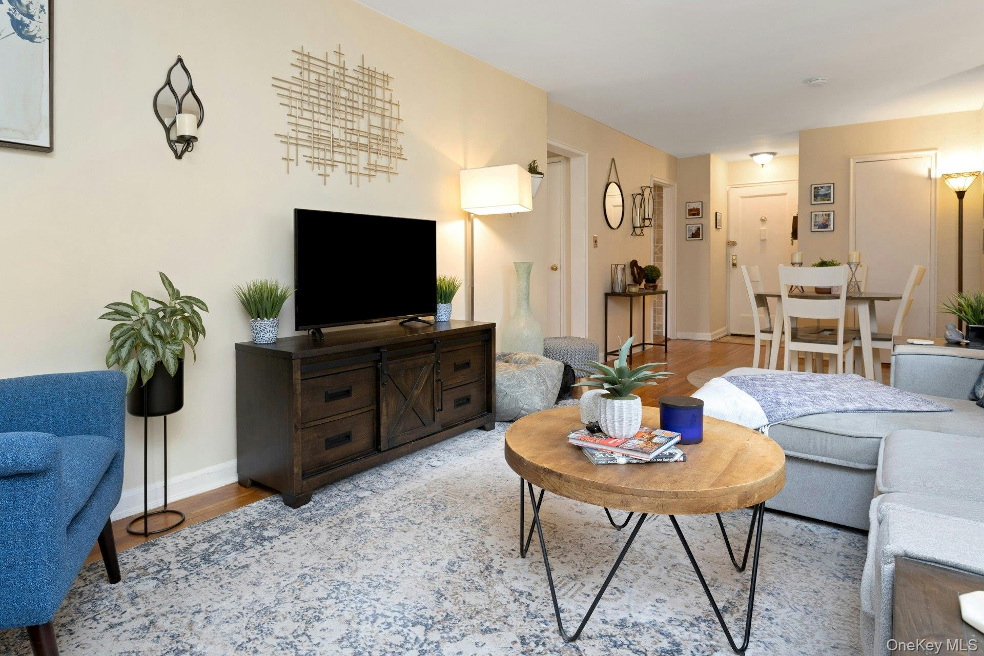 330 S Broadway Unit: B2