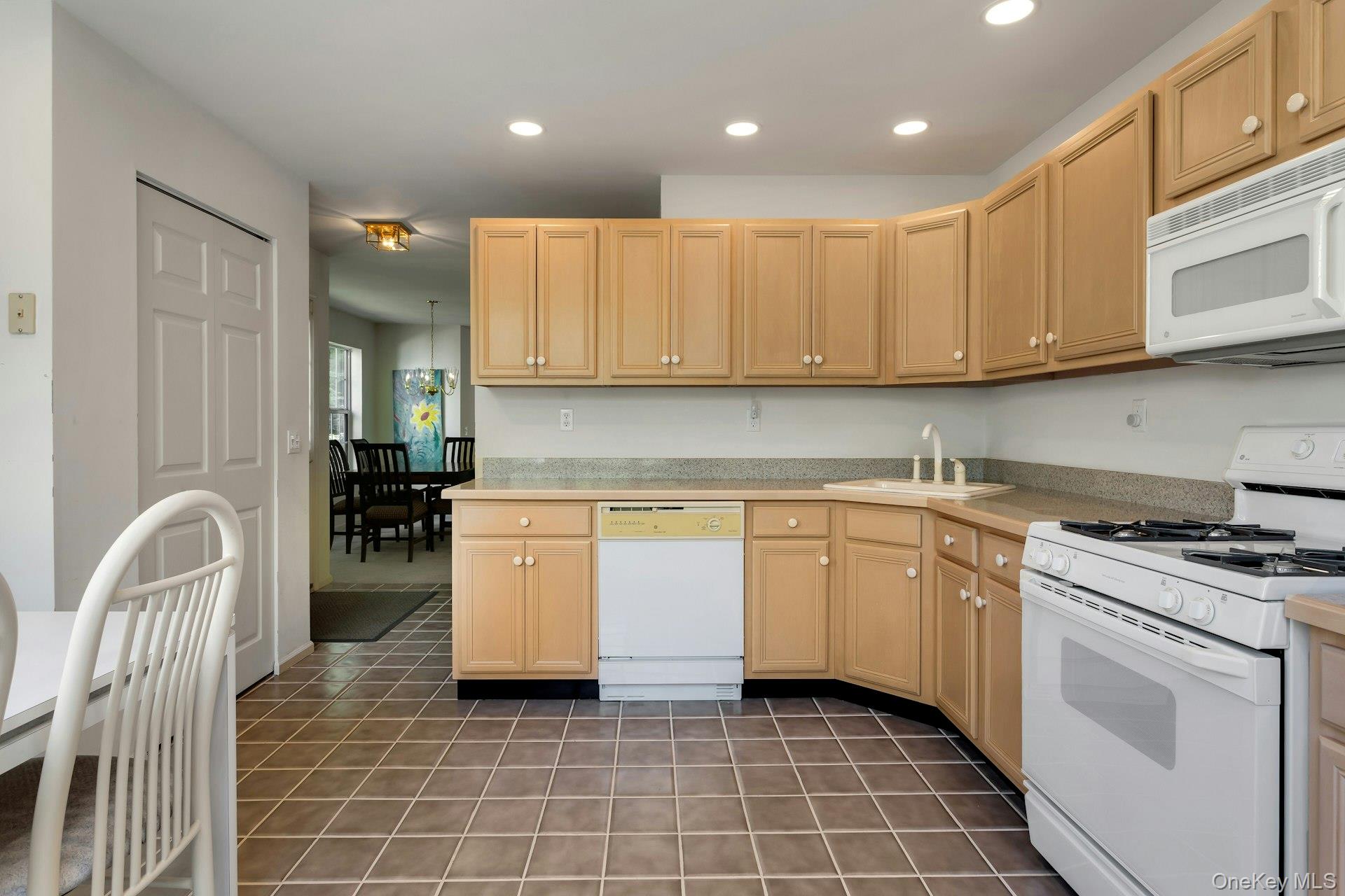 19 Pondview Lane Unit: 19