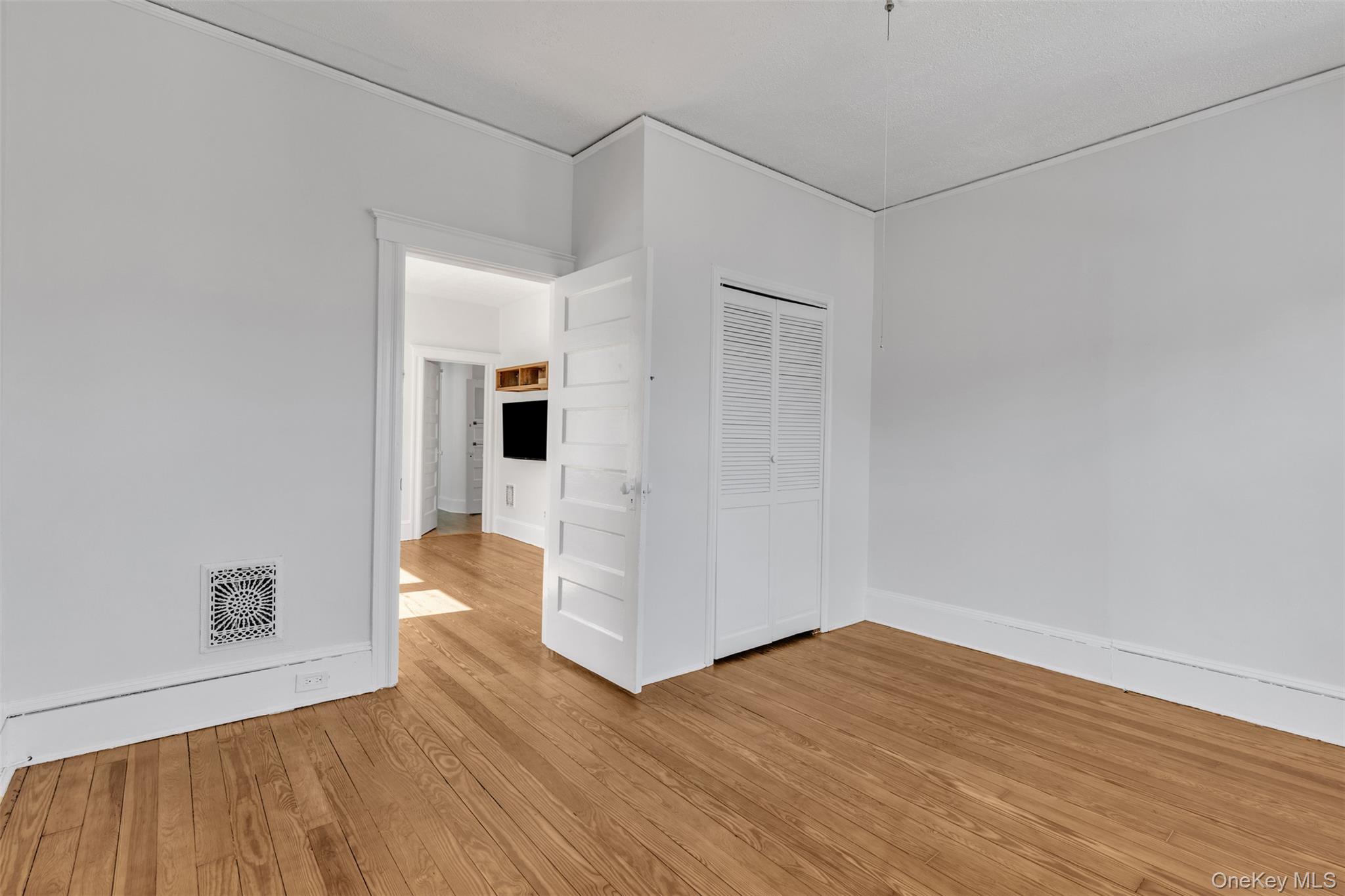 28 W Elizabeth Street Unit: 2