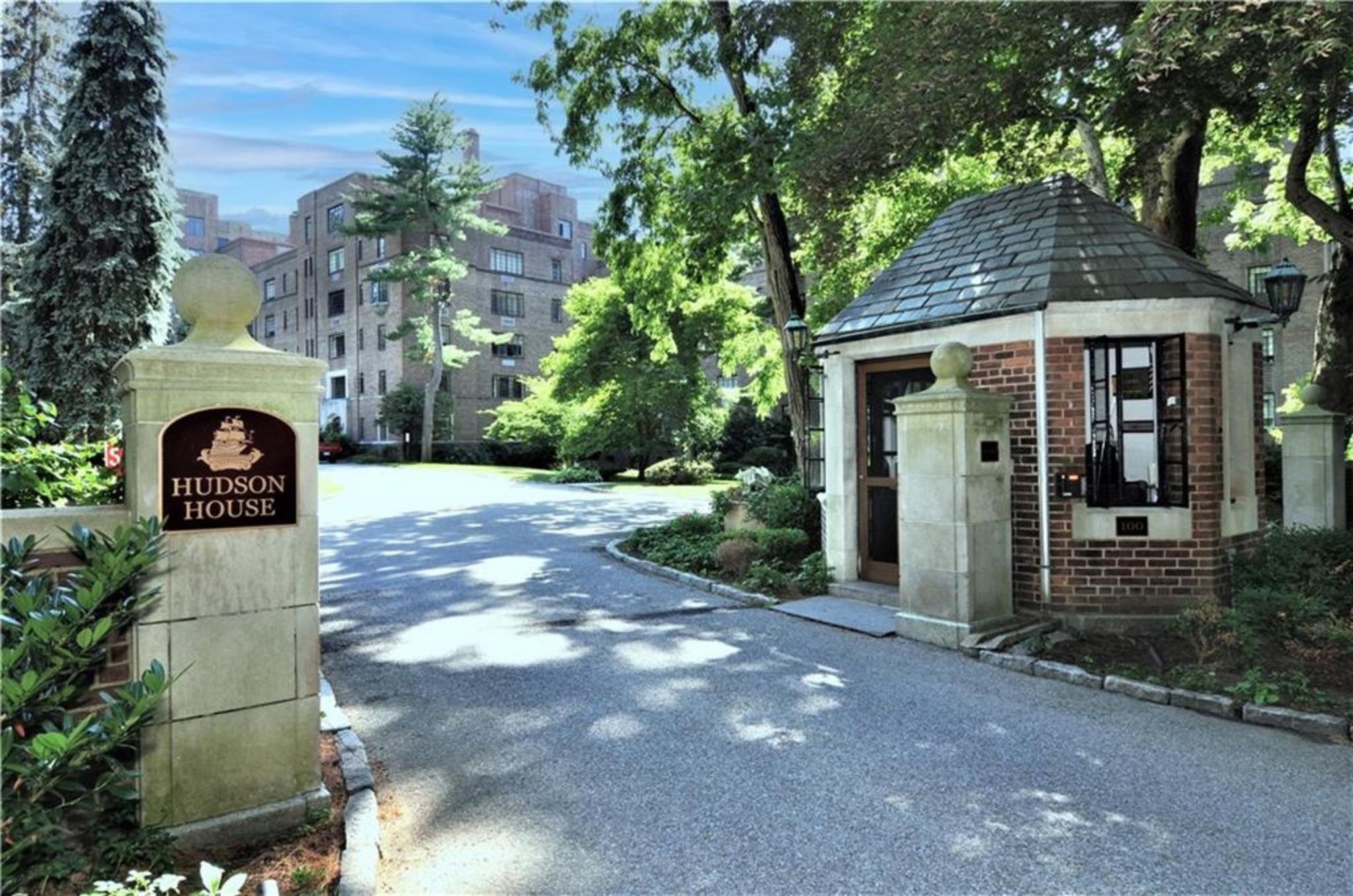 100 Ardsley Avenue W Unit: 2J
