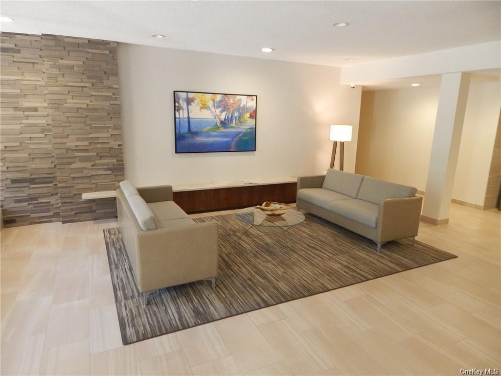 414 Benedict Avenue Unit: 5A