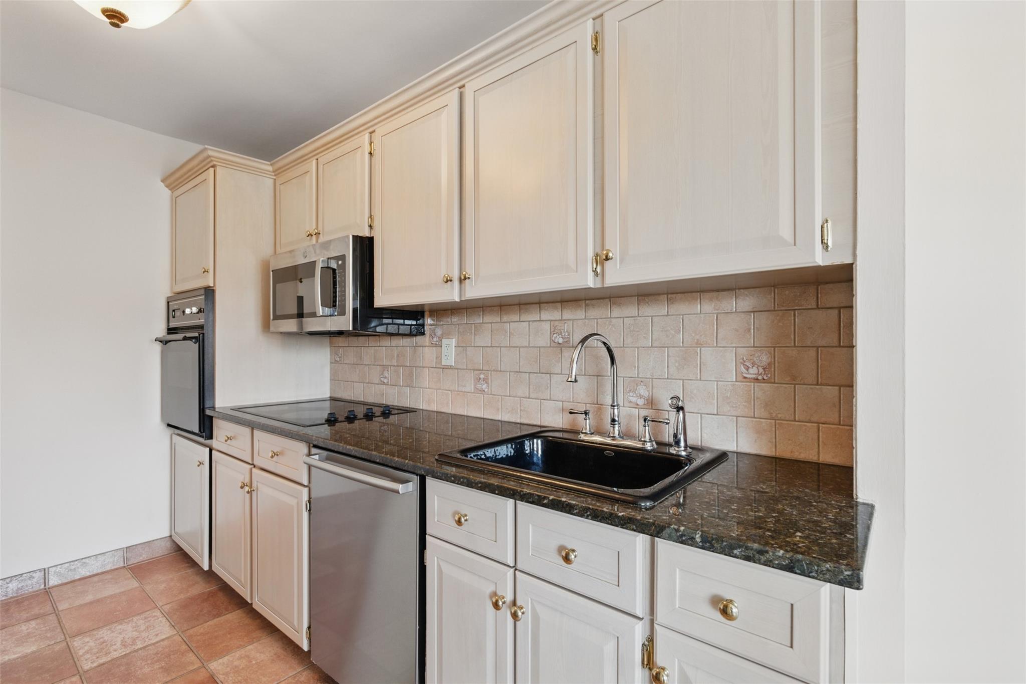 414 Benedict Avenue Unit: 5A