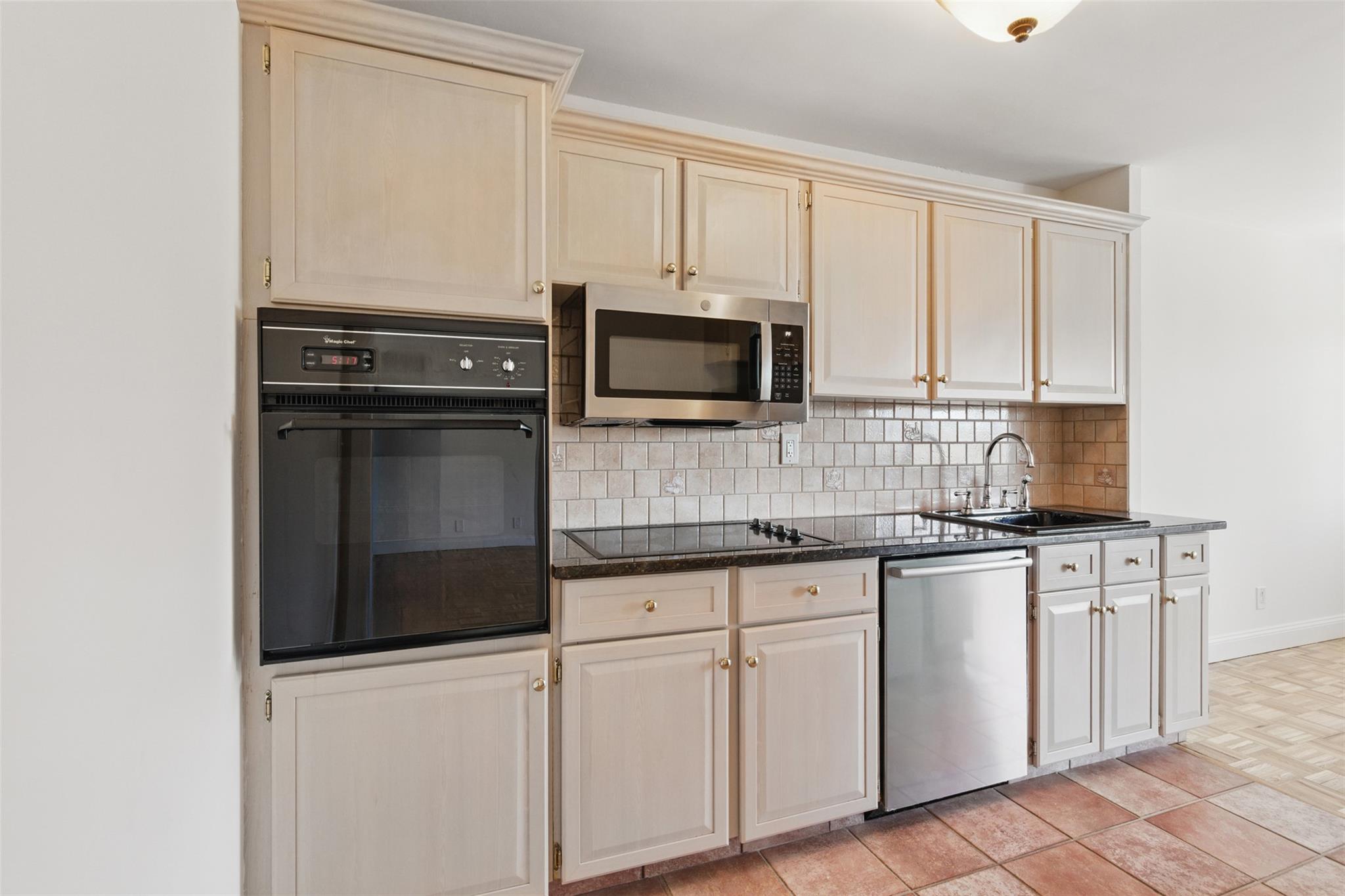 414 Benedict Avenue Unit: 5A