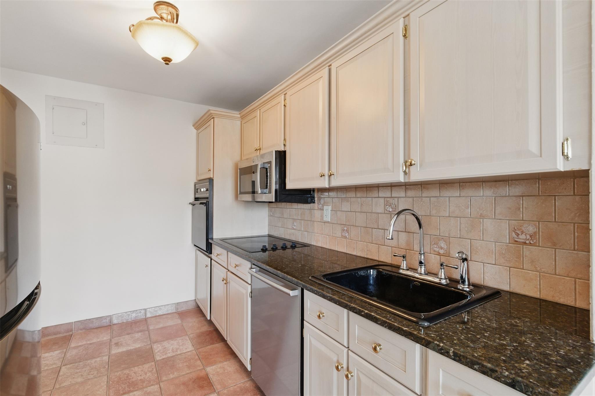 414 Benedict Avenue Unit: 5A