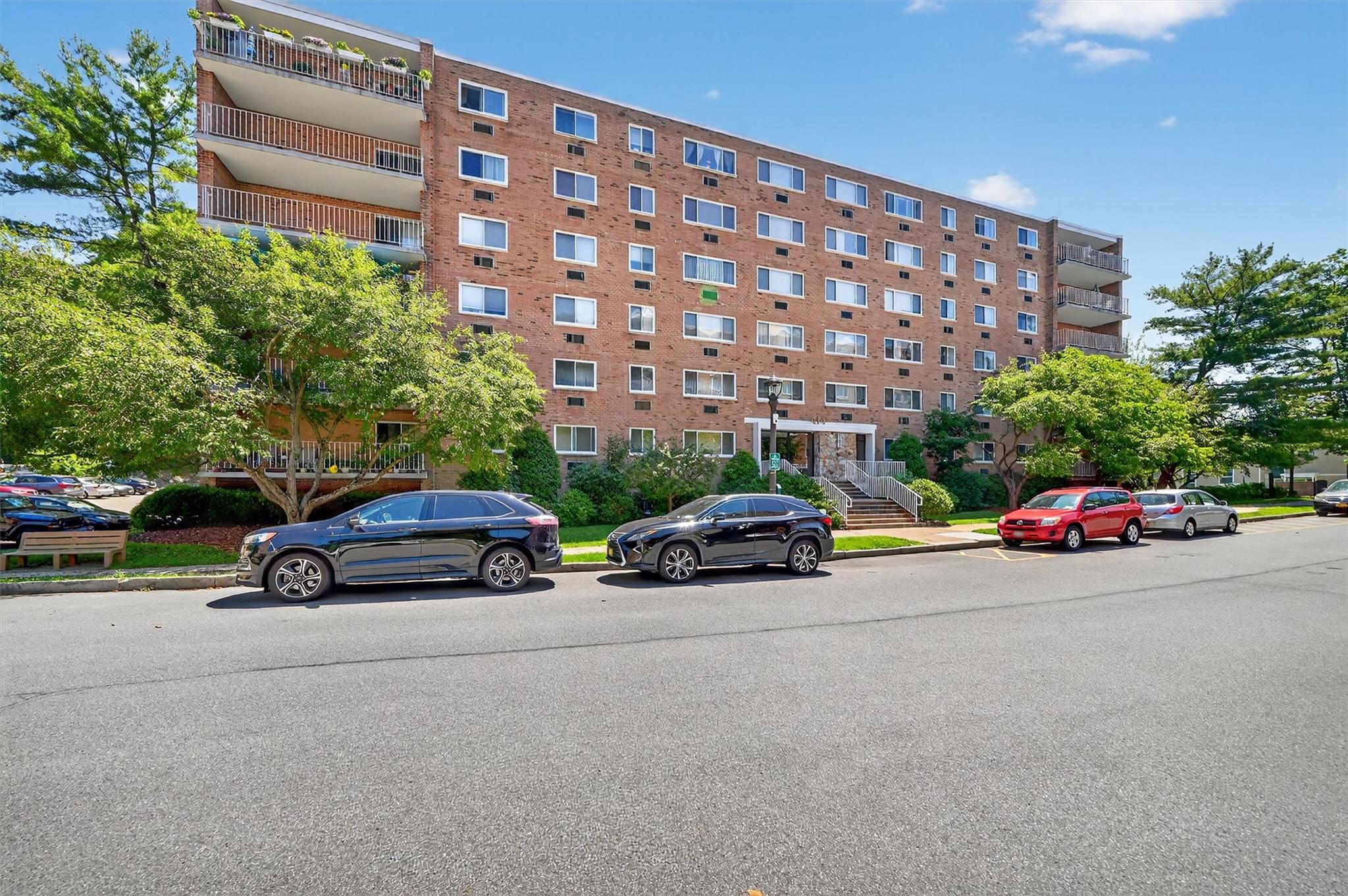 414 Benedict Avenue Unit: 5B