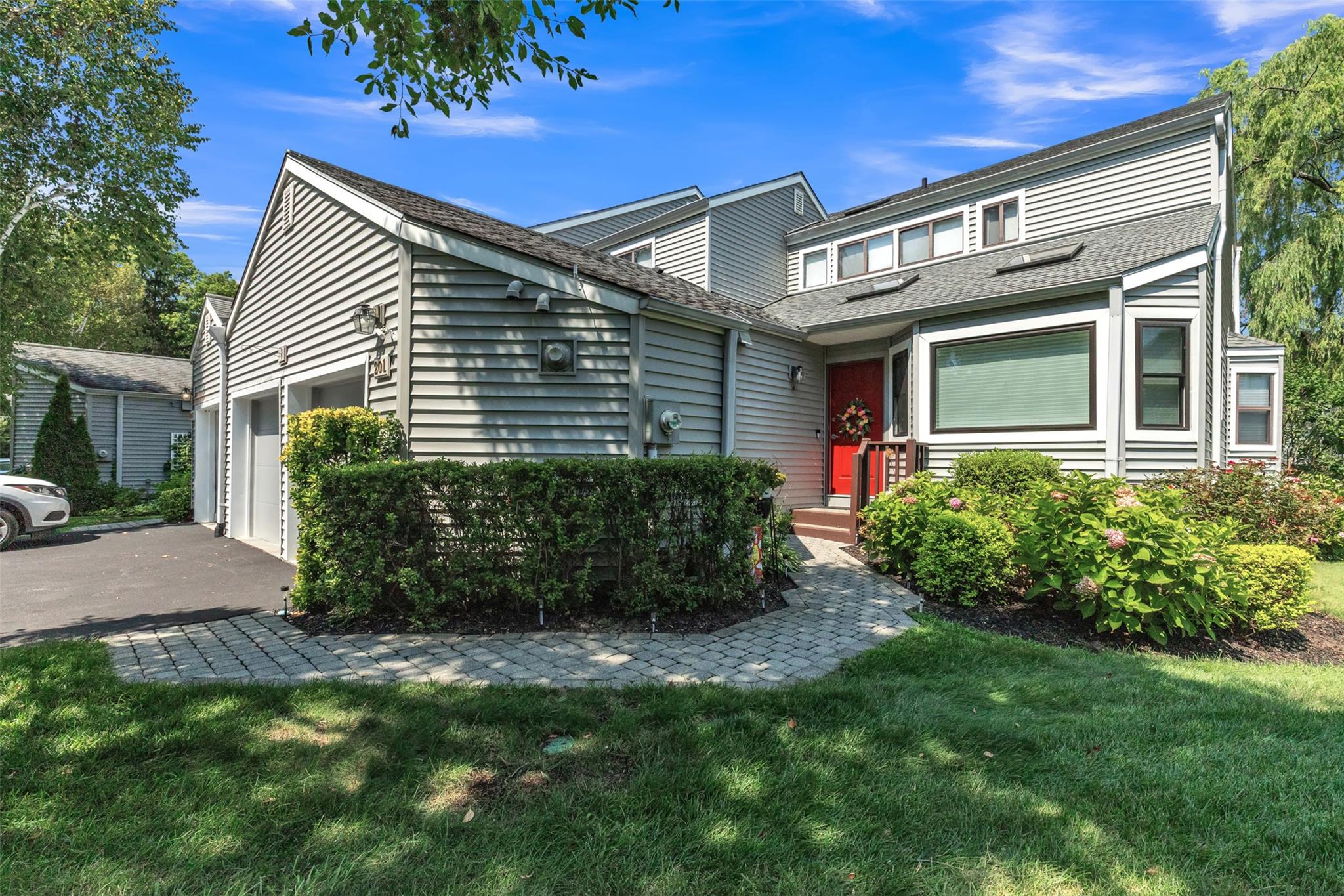 201 Horseshoe Circle