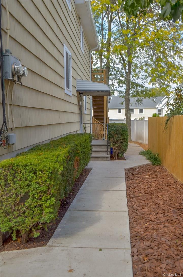 11 Elm Street Unit: 2nd Floor