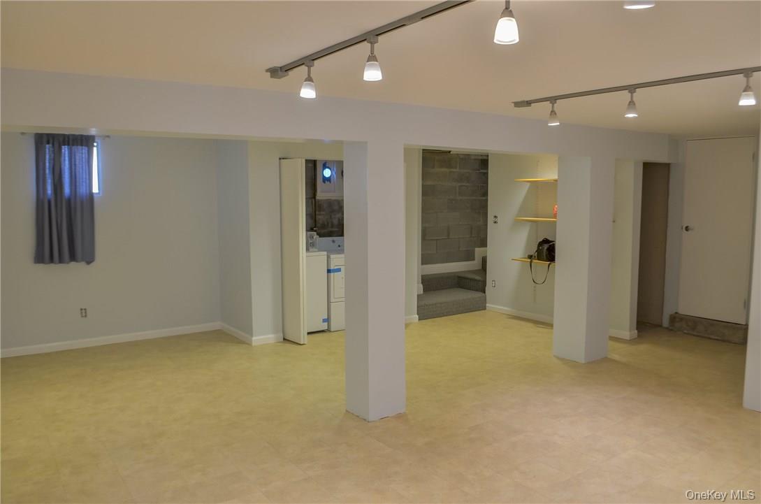 11 Elm Street Unit: 2nd Floor