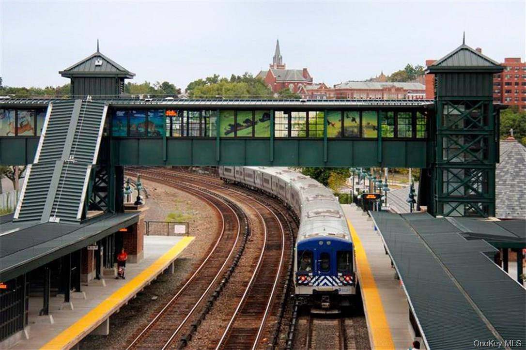 11 Elm Street Unit: 2nd Floor