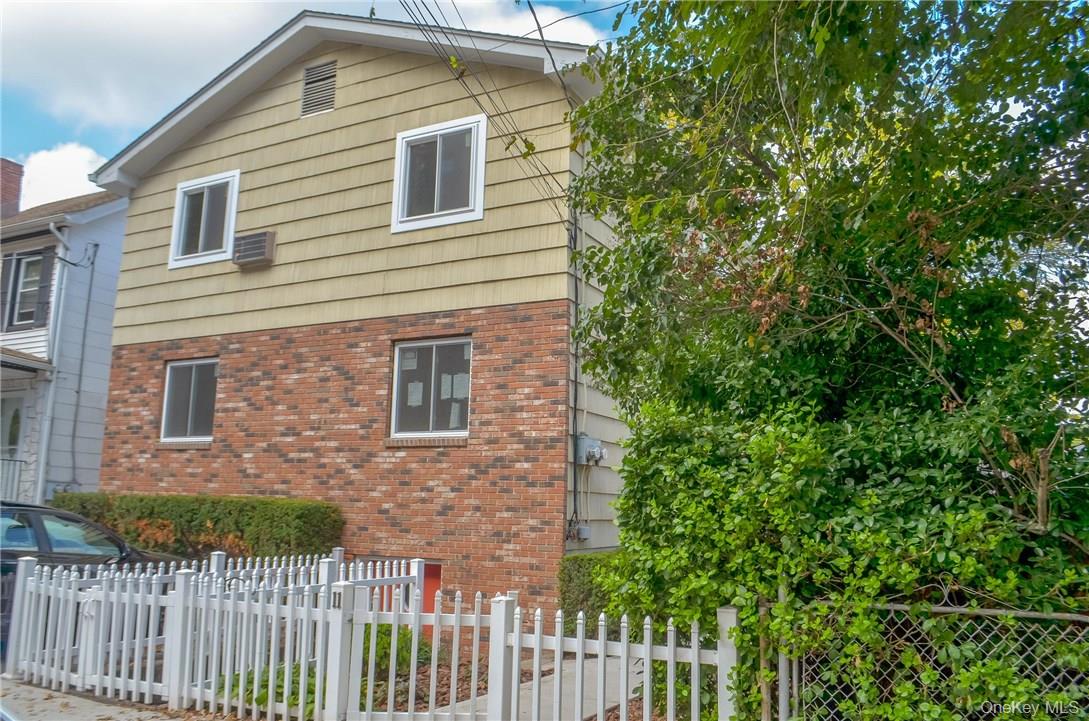 11 Elm Street Unit: 2nd Floor