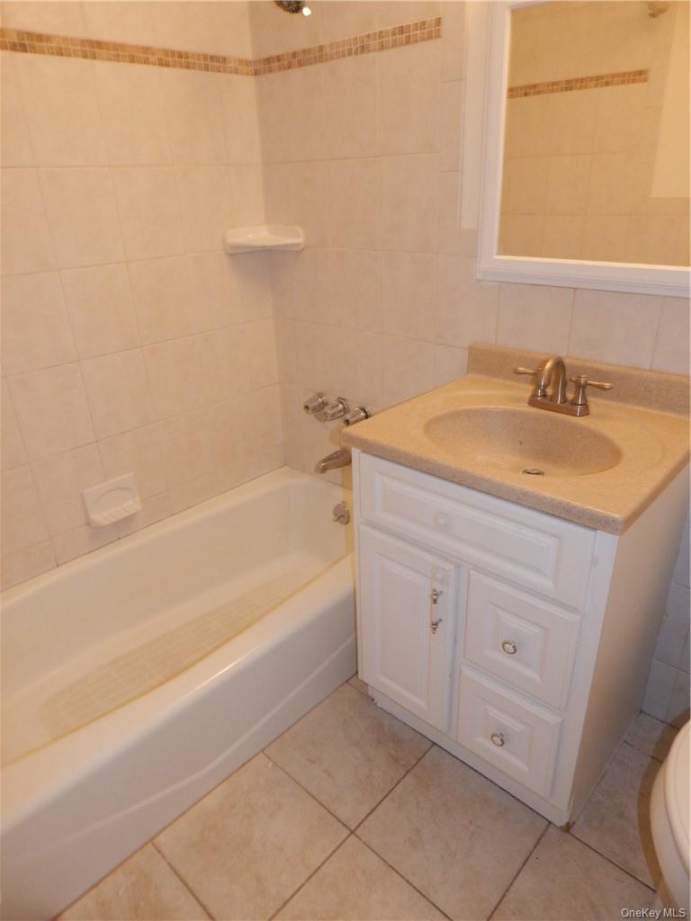 414 Benedict Avenue Unit: 1D