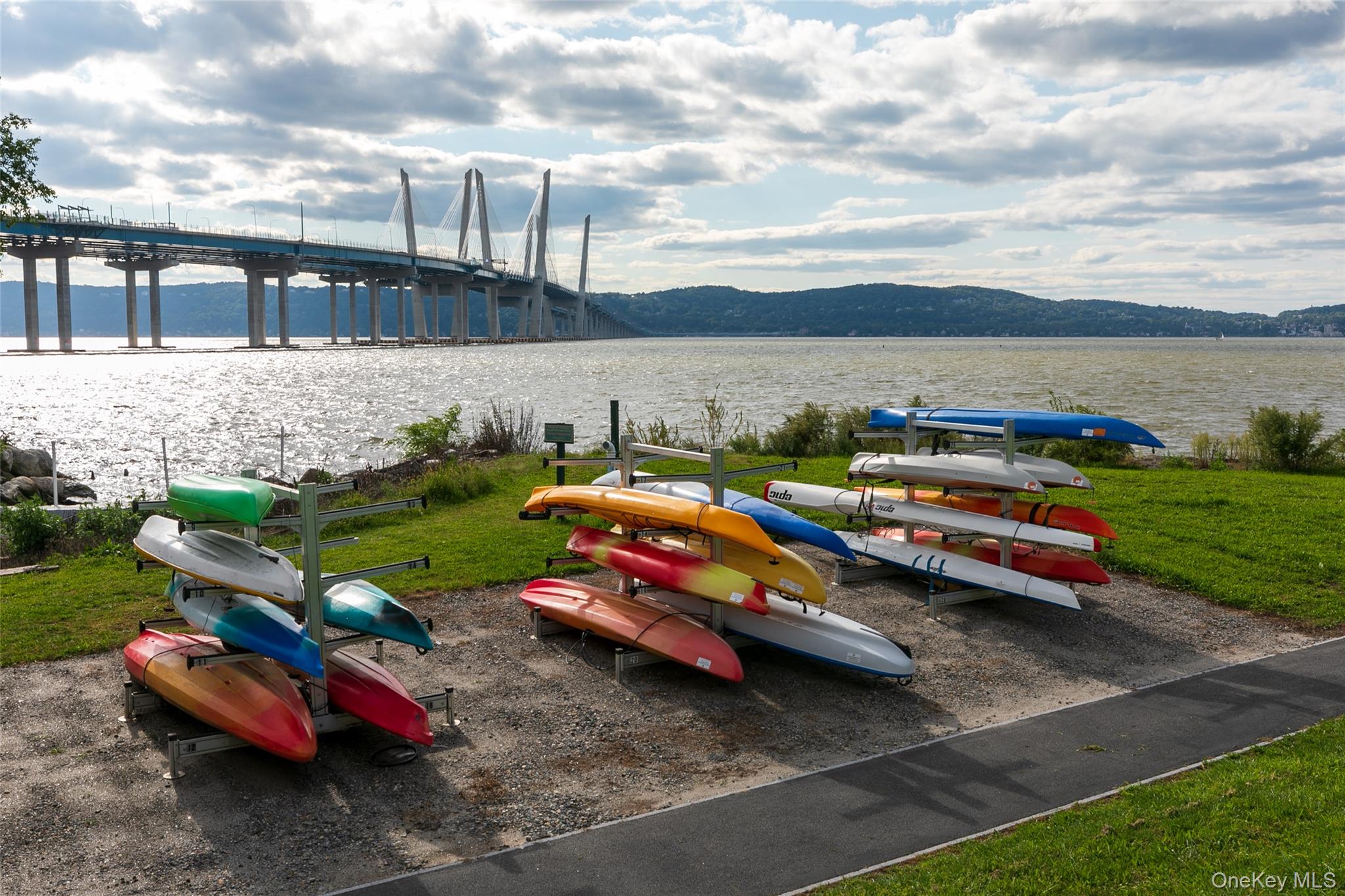 4 Lighthouse Landing Unit: 420