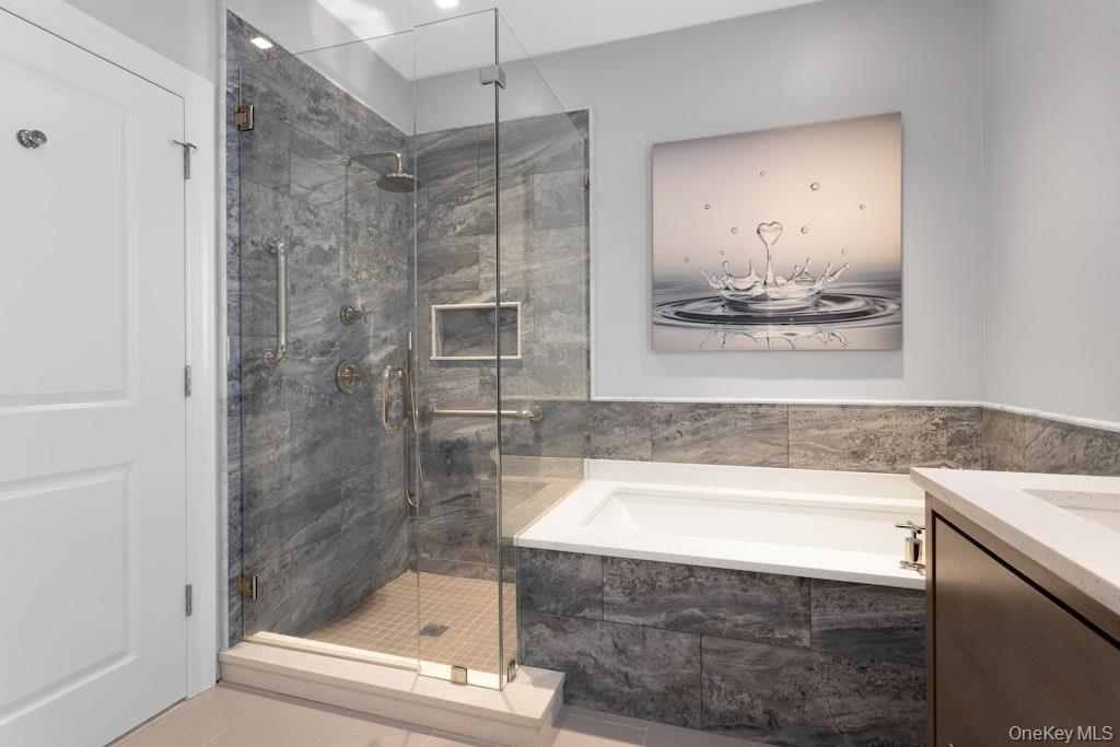 18 Rivers Edge - Unit 211 Drive Unit: 211