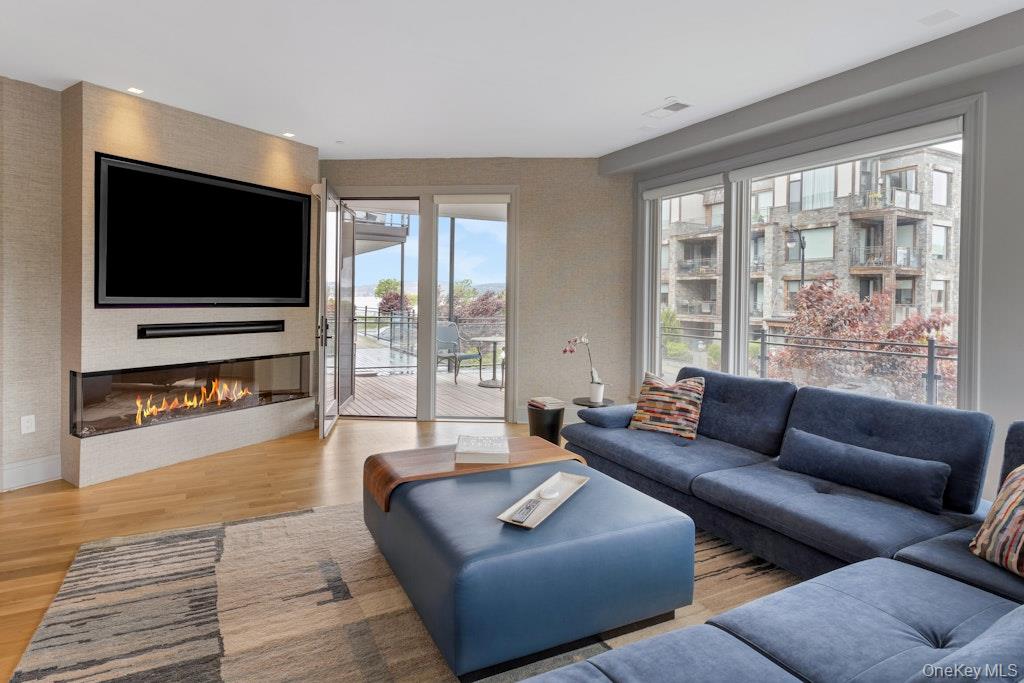 18 Rivers Edge - Unit 211 Drive Unit: 211