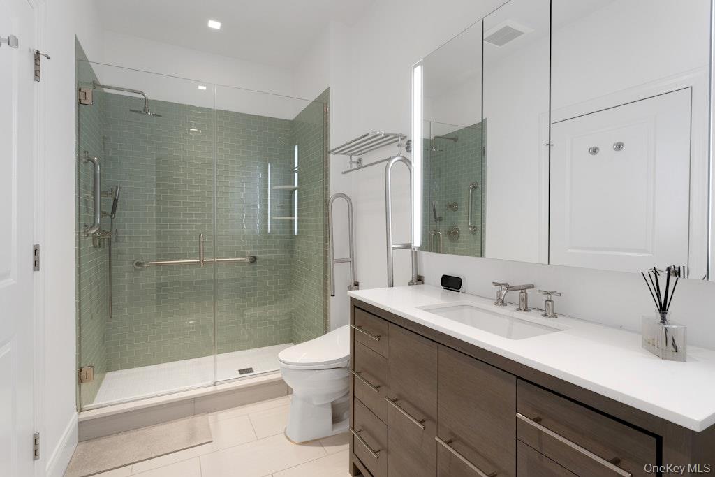 18 Rivers Edge - Unit 211 Drive Unit: 211