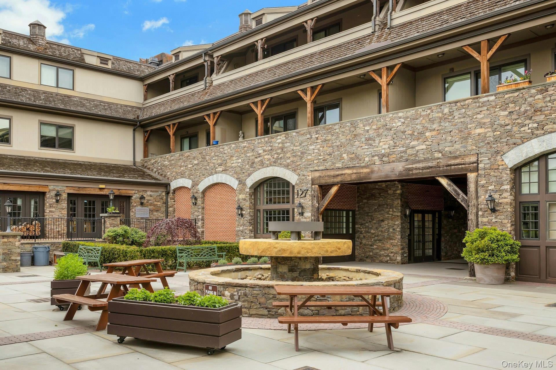 127 W Main Street Unit: 201